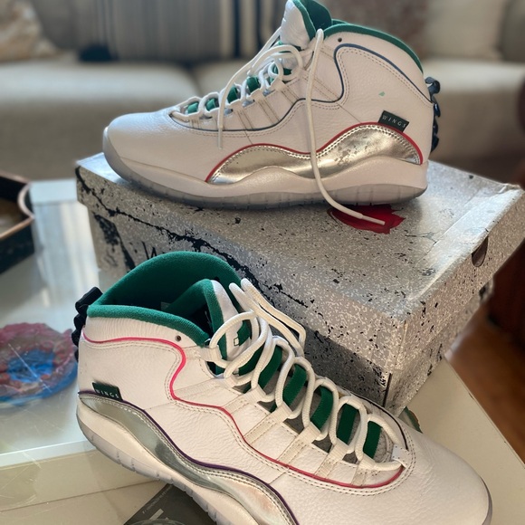Air Jordans 10 Retro Wings - Picture 3 of 6